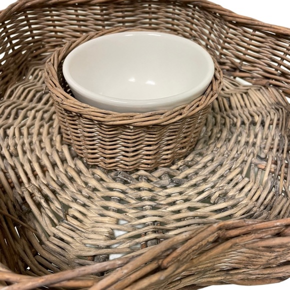 NWT Rattan Star-Shaped Chip and Dip Platter - Picture 9 of 14